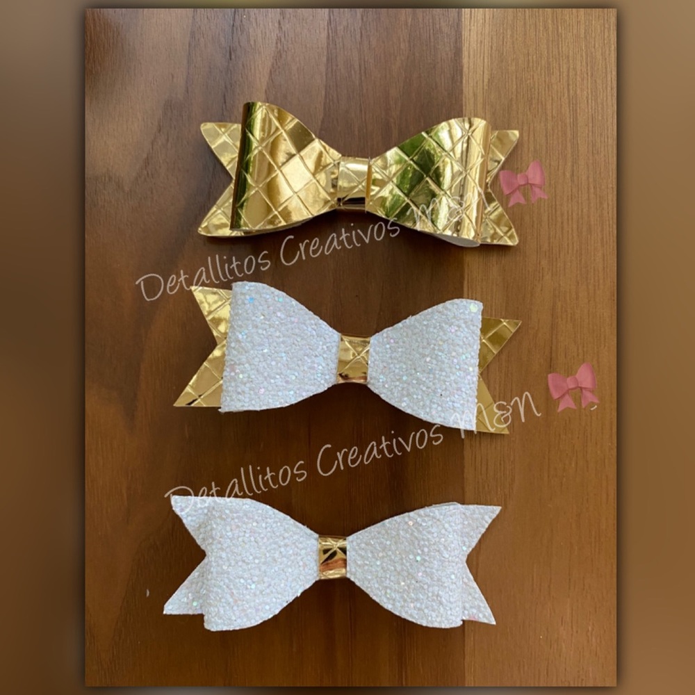 Set of three bows